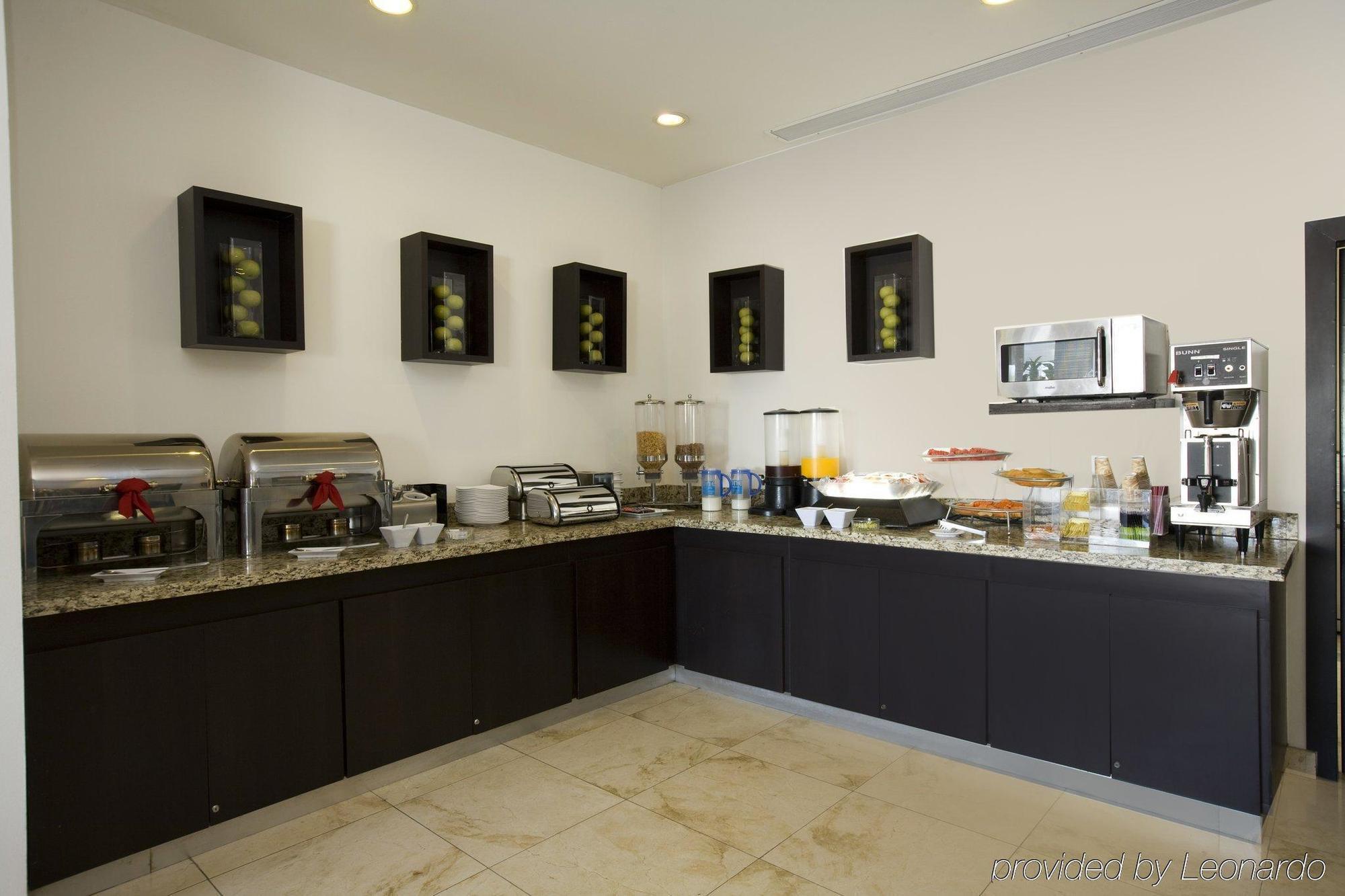 One Aguascalientes Sur Hotel Ресторант снимка