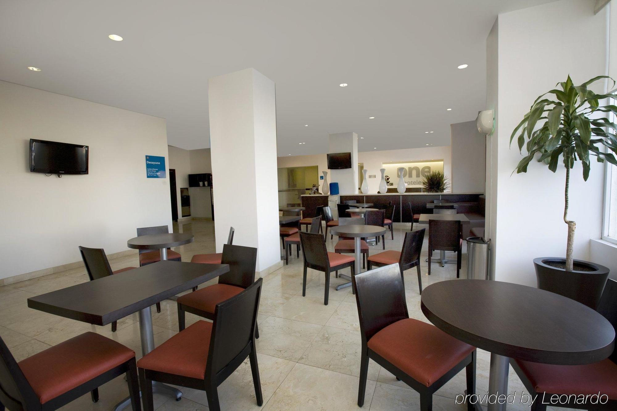 One Aguascalientes Sur Hotel Ресторант снимка